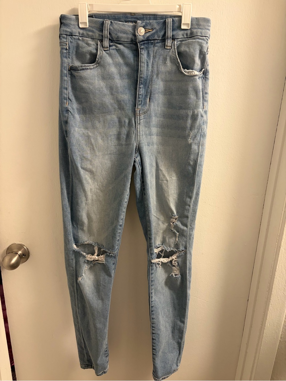 American Eagle Outfitters Light Wash Ripped Skinny Jeans